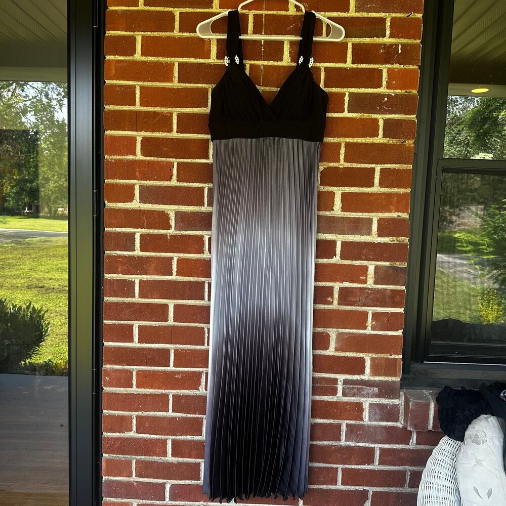 Betsy & Adam Ombre Pleated Formal Maxi Dress Black Gray 6P